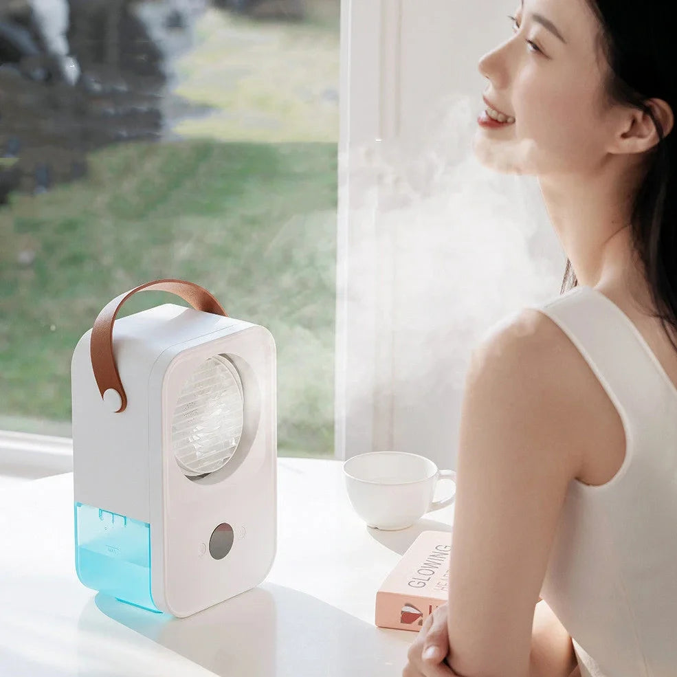 White USB desktop fan with voice control, dimensions 163mm x 104mm x 240mm, four speed settings