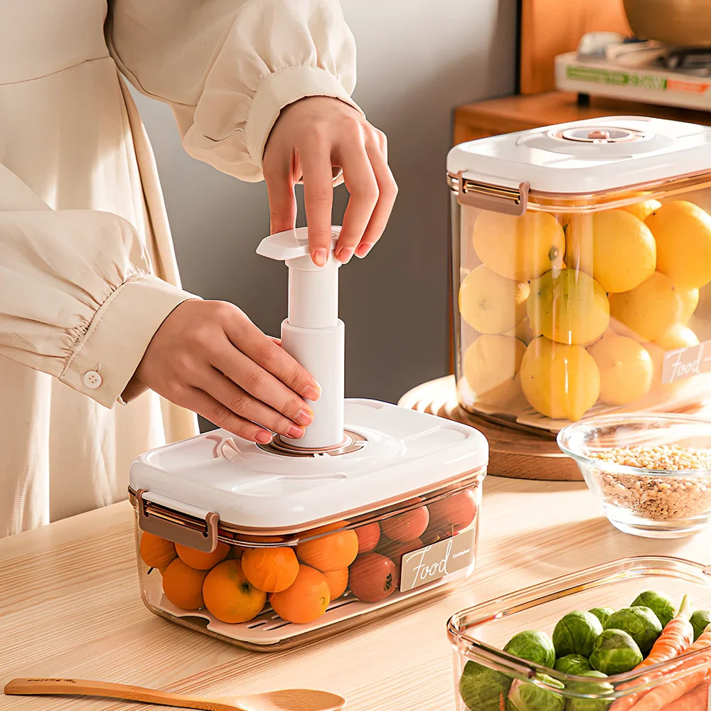 Square transparent vacuum food storage container with manual pump in 1.2L to 4.6L sizes