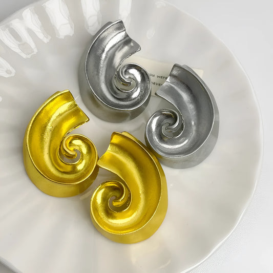 5cm geometric retro design ear studs in gold or silver electroplated finish