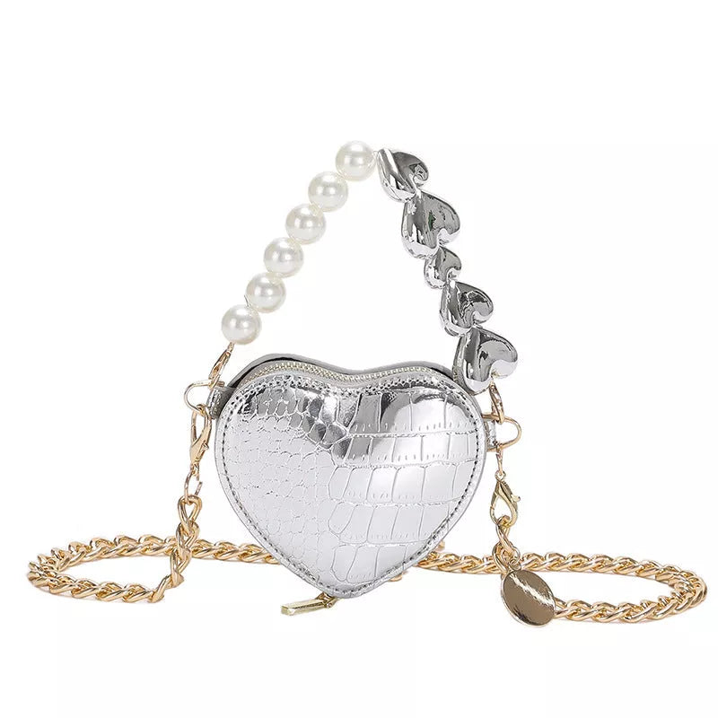 Mini heart-shaped pearls handbag in silver with adjustable chain strap