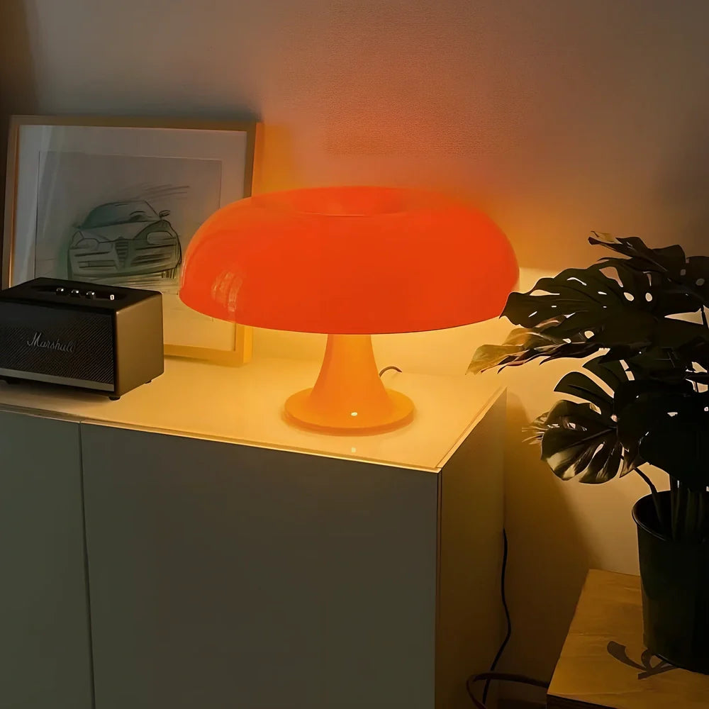 Mushroom-shaped acrylic table lamp in orange or white with three-colour dimming and USB plug for bedroom use