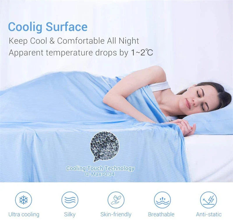 Cooling Comfort Blanket with Japanese Q-Max 0.4 cooling fibers for a refreshing sleep