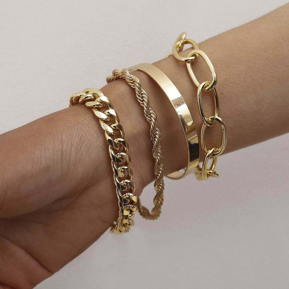 Twist Chain Exaggerated O-shaped Bracelet in gold and silver options