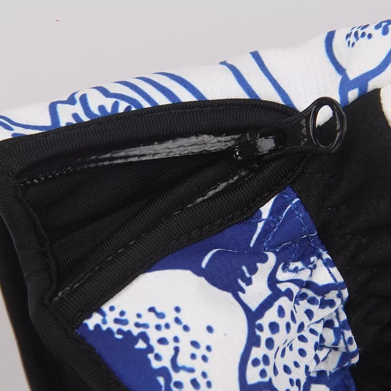 Waterproof three-finger ski gloves in checkered polyester for outdoor winter activities