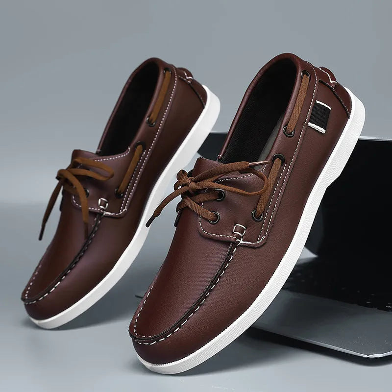 Men's solid colour casual shoes with a round toe and flat heel in British style.