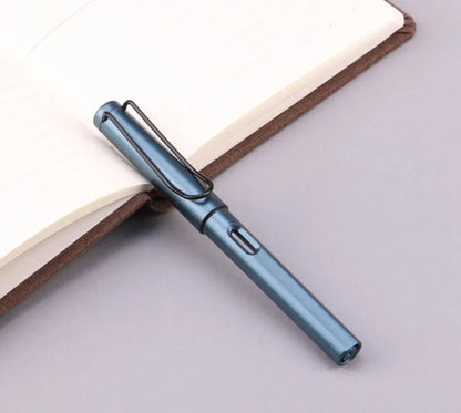 Black frosted fountain pen with 0.5mm nib, showing 13.8cm length and 1.1cm diameter measurements