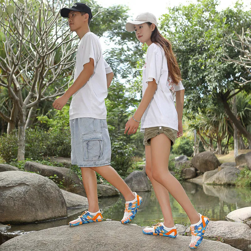 Quick-drying mesh wading shoes with lace-up front and non-slip rubber soles