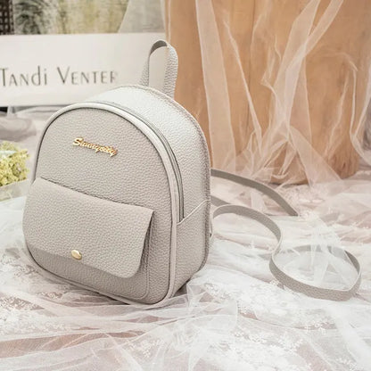 Small women's shoulder backpack in solid colour with zipper closure, dimensions 18.5cm x 8cm x 21cm
