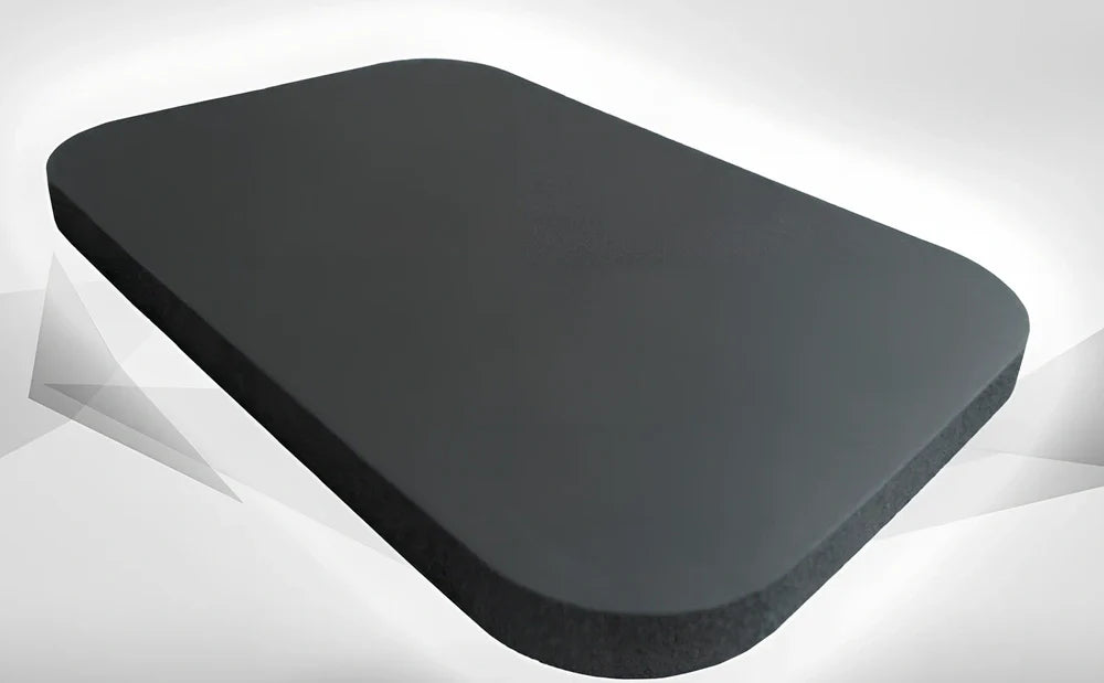 Black yoga knee pad with 15mm high-density foam for abdominal wheel exercises measuring 29x19cm