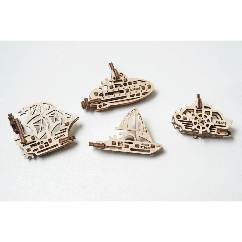 Wooden Fingertip Rubik Cube Puzzle with four small movable assembling pieces