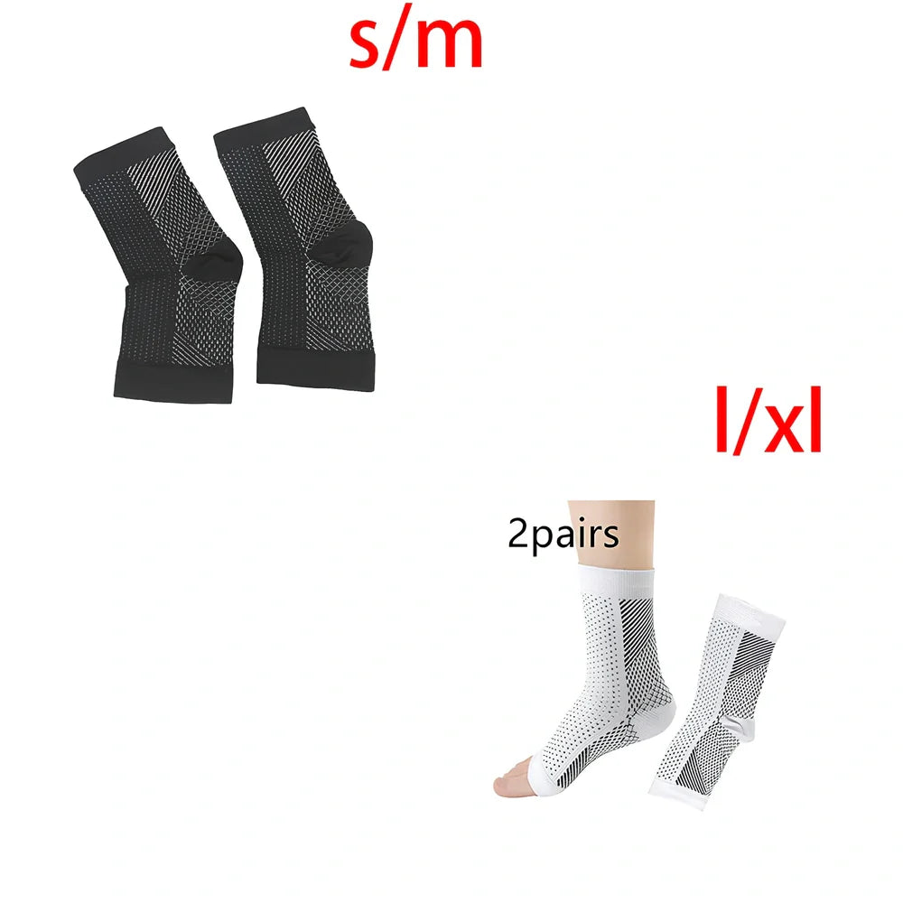 Invisible heel compression socks in black colour with absorbent insole design