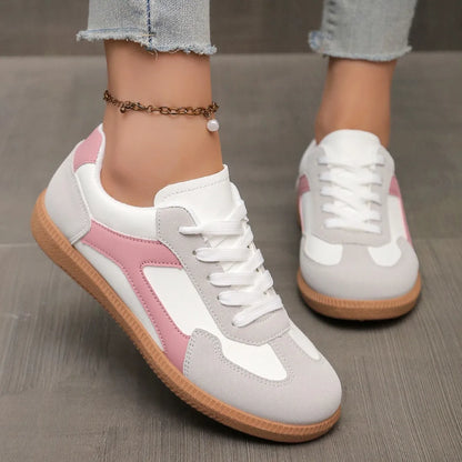 Women's low-top casual sneakers in a round toe design with a lace-up front, shown in a selected colour.