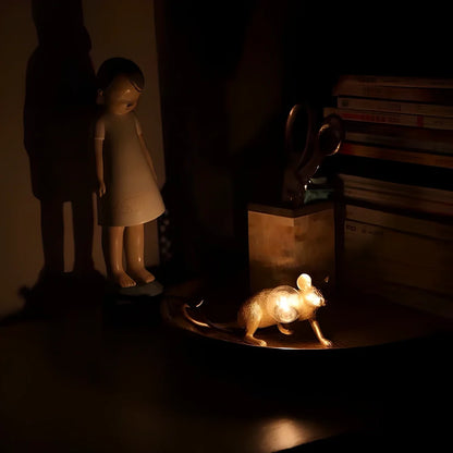 White and gold mouse-shaped desk lamp with polyresin details and 4W LED lighting