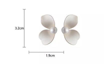 Sterling silver needle Mori style fresh flower stud earrings in various colors