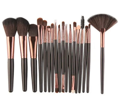 MAANGE 18-piece make-up brush set with fan-shaped tools for contouring and blending on a table