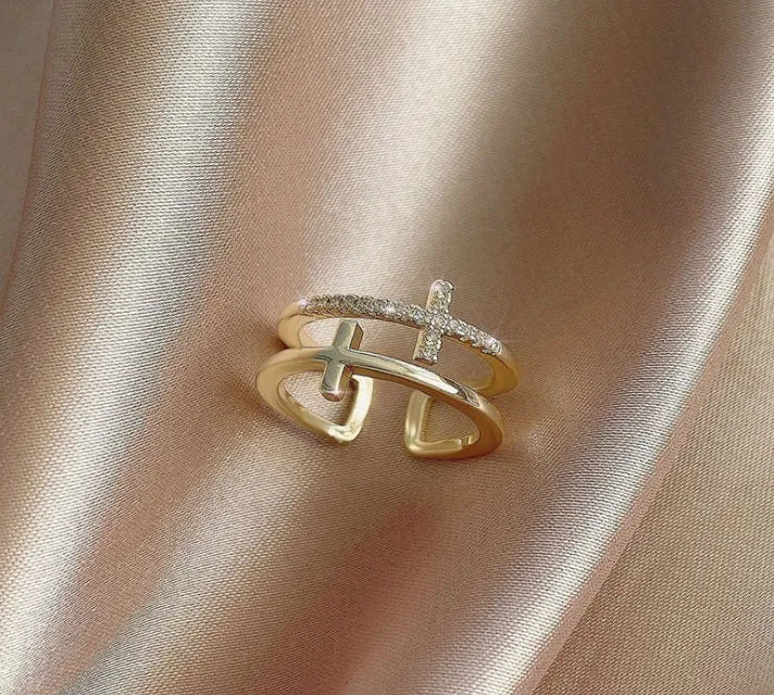 Adjustable copper ring with white gold finish and zircon gemstones, geometric design, fits sizes 5-9
