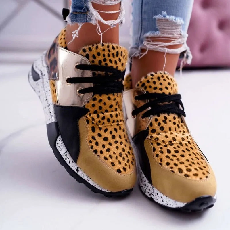 Women's casual sports shoes in black suede with wedge heel and round toe for daily wear