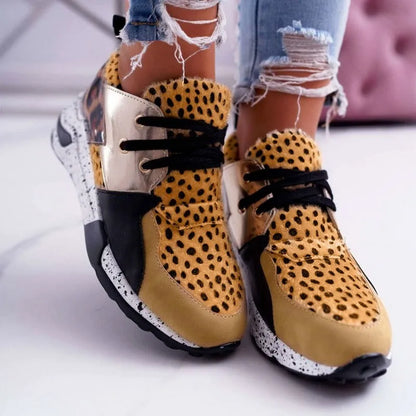 Women's casual sports shoes in black suede with wedge heel and round toe for daily wear