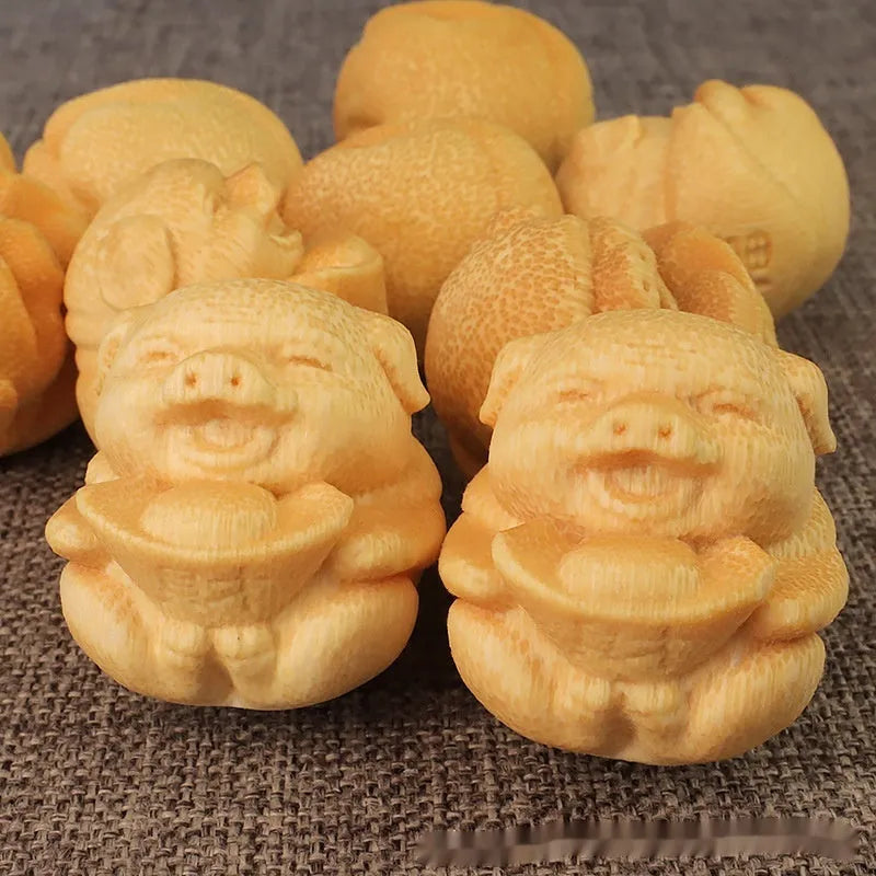 Fulu pig solid bamboo carving ornament showing 4cm height and 3.5cm diameter ingot pigskin design