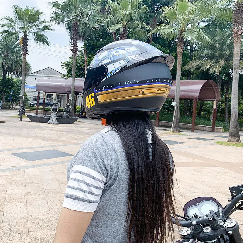 Motorcycle helmet in ABS shell construction available in sizes S, M, L, XL, 2XL, 3XL for men and women commuting riders with all-season universal fit and Dragon colour option