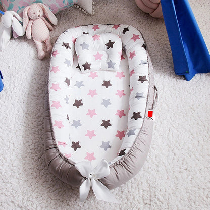 Portable cotton crib bed folded and unfolded showing 97x46cm dimensions and Banana leaf pattern