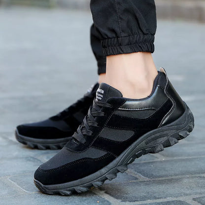 Korean leisure shoes for men in black, red, and blue colors, lightweight and durable for sports and hiking