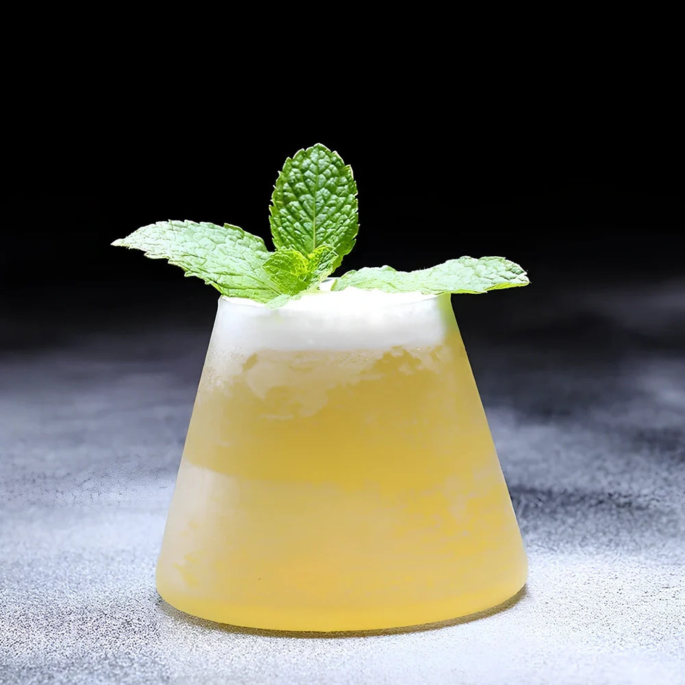 Transparent borosilicate glass cocktail glasses with 300-350ml capacity on wooden table