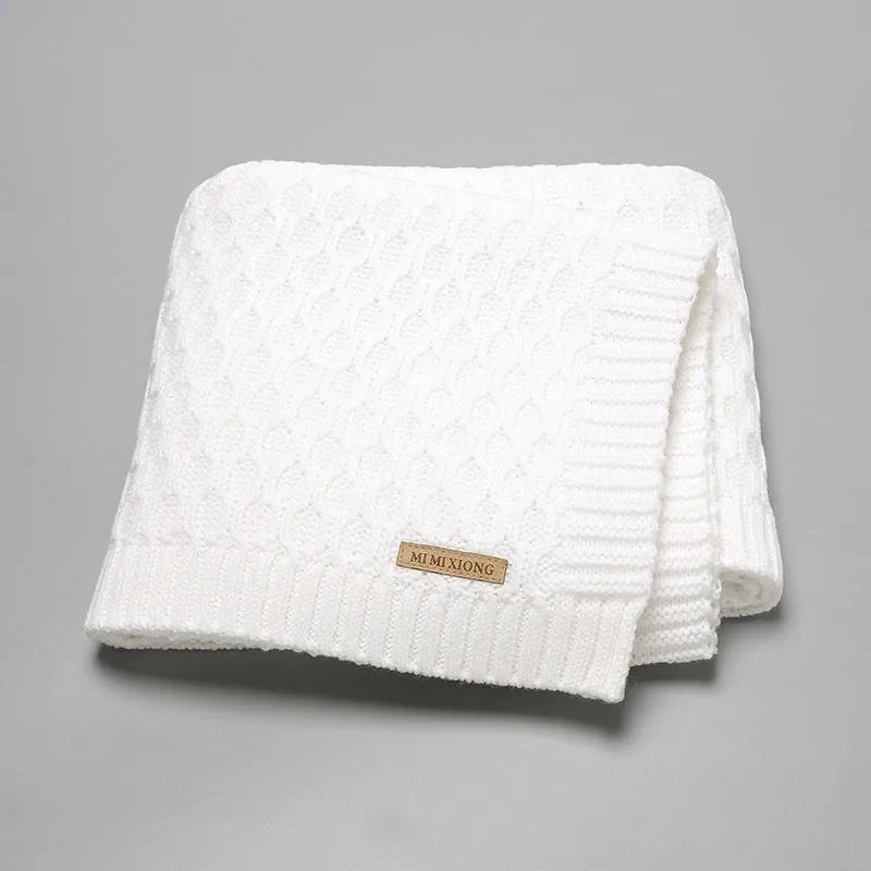 Solid colour infant hug blanket with raised lines, measuring 70×90cm in acrylic fabric