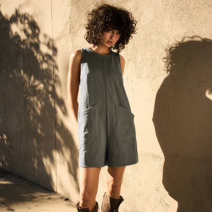 Comfortable loose jumpsuit with pockets in various colors, perfect for casual summer wear