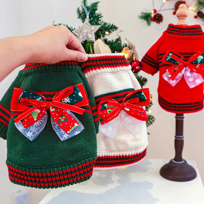Dog Christmas jumper for small to large breeds, festive pet clothing in polyester fabric with green or red colour options, available in five sizes from XS to XL with detailed weight guidelines for accurate fitting.