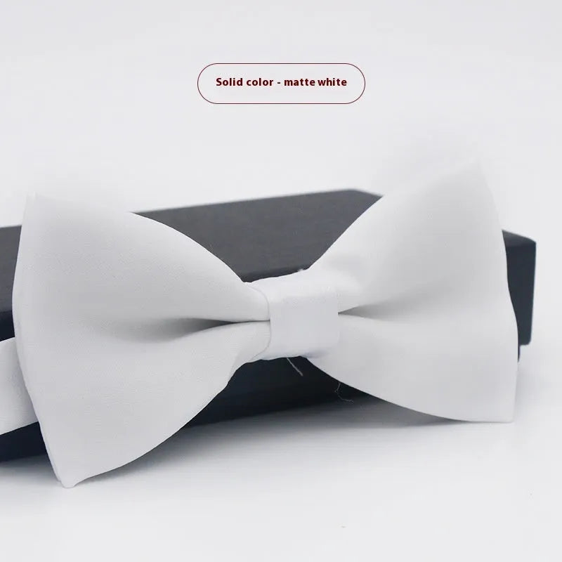 Flat-head self-tie bow tie in a wine red colour, showing its 12cm width and 6cm height dimensions.