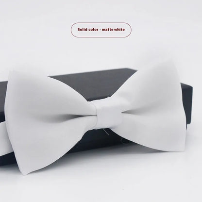 Flat-head self-tie bow tie in a wine red colour, showing its 12cm width and 6cm height dimensions.