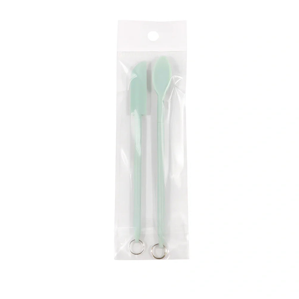 Retractable silicone cosmetic spatula extended to 15cm with scraper tool for product application
