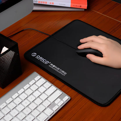 Black gaming mouse pad measuring 300x250mm with natural rubber base and 5mm thickness