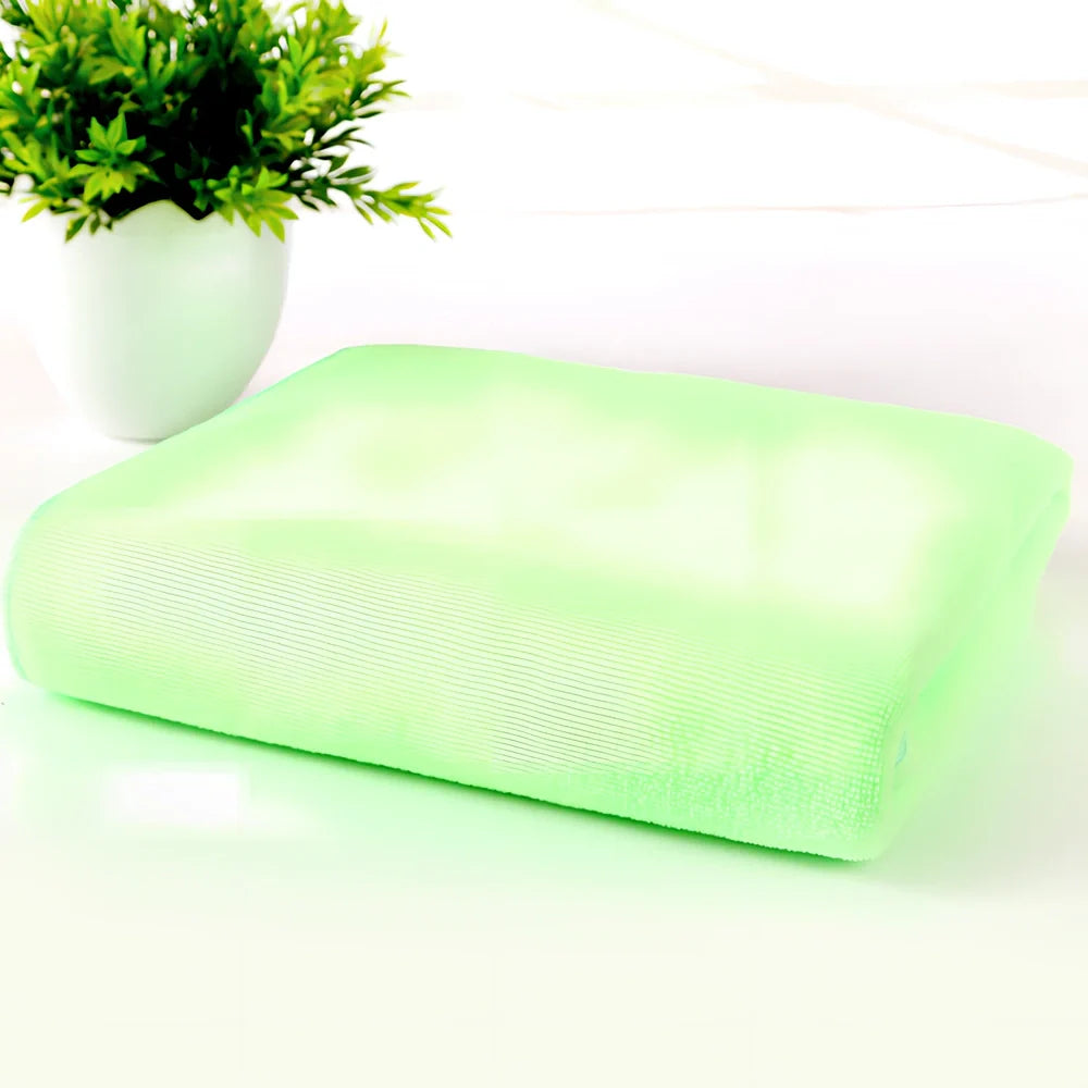 Microfiber bath towel in beige, 70x140cm size, quick-drying for beach or shower use