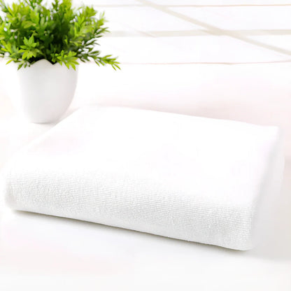 Microfiber bath towel in beige, 70x140cm size, quick-drying for beach or shower use