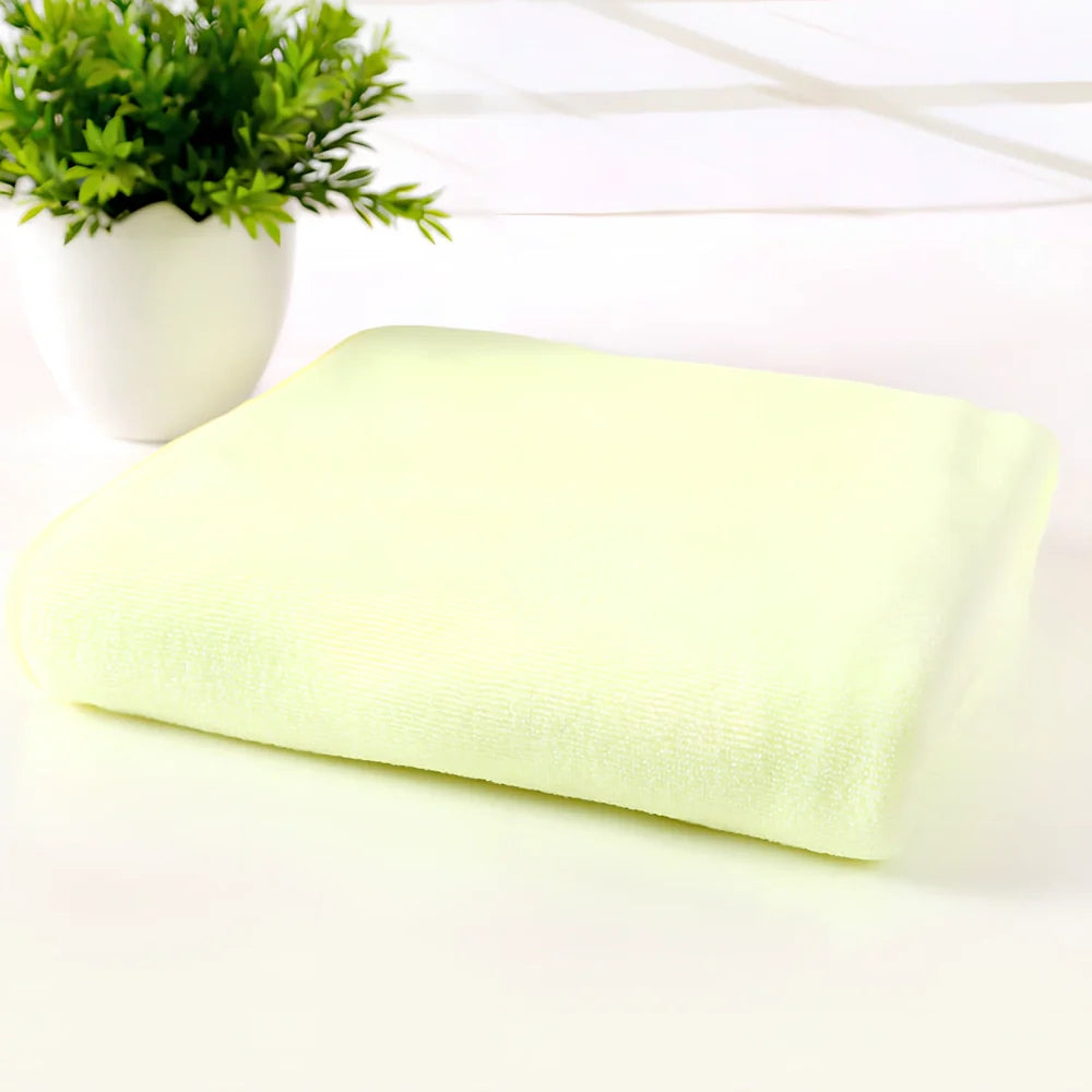 Microfiber bath towel in beige, 70x140cm size, quick-drying for beach or shower use