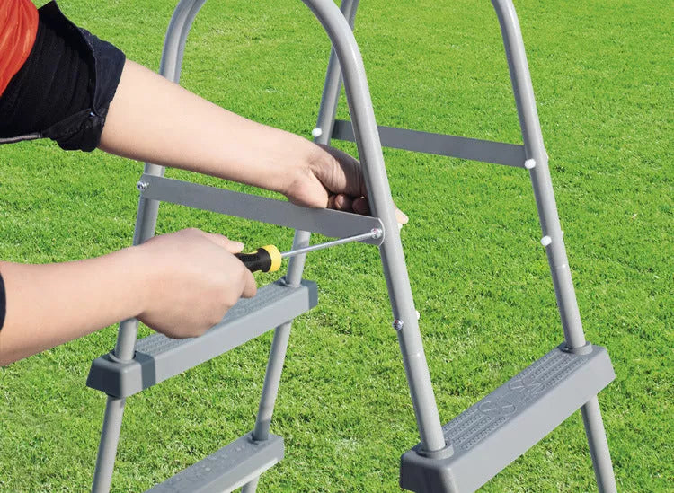 Double-sided swimming pool escalator for 84cm high pools, durable plastic steps with steel structure