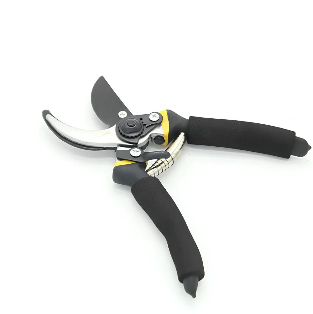 Yellow and green garden shears with 50# steel blades cutting 30mm branches