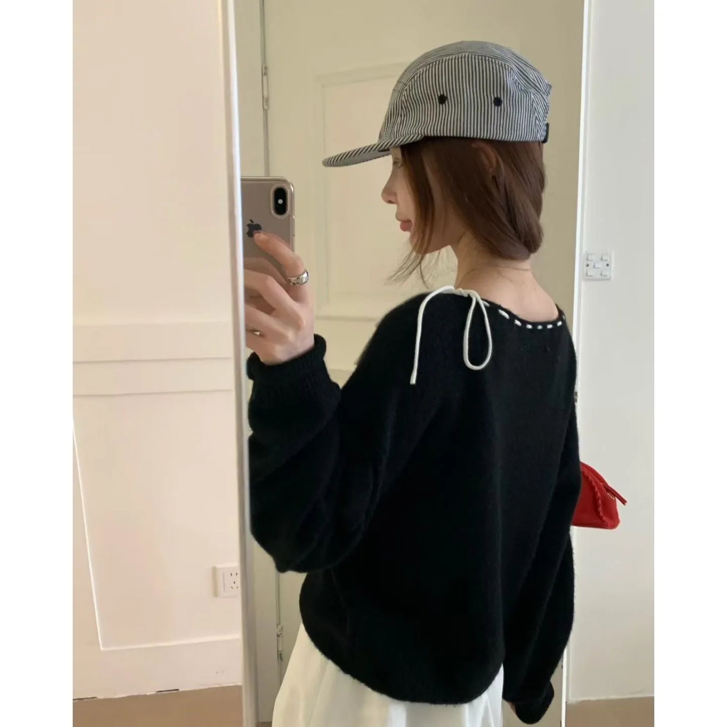 Women's loose-fitting grey pullover knitwear with relaxed silhouette, showing front view