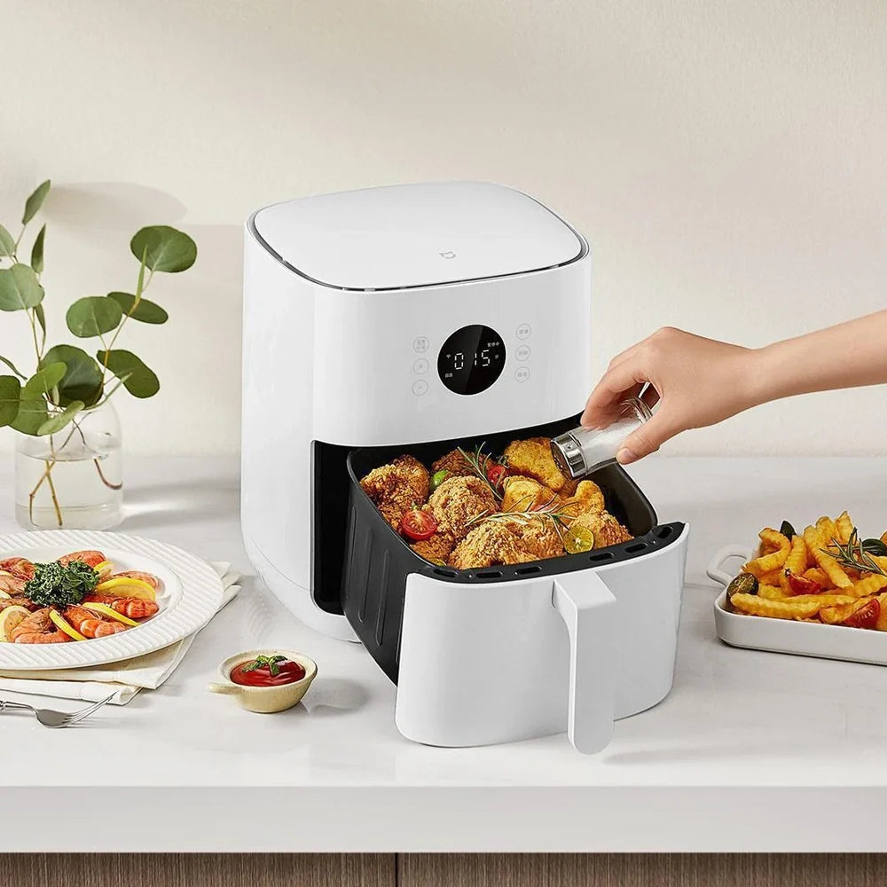 White 4.5L air fryer with baking tray, 1200W power for healthier cooking with less oil