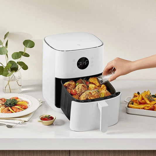 White 4.5L air fryer with baking tray, 1200W power for healthier cooking with less oil