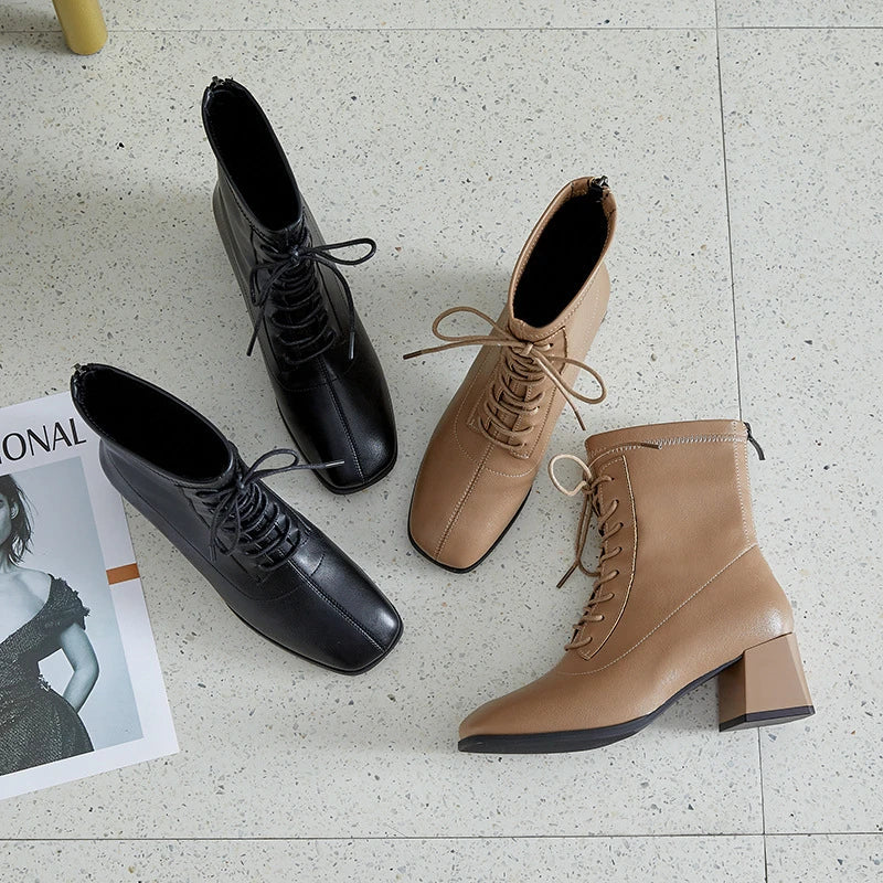 Fashion Heightened Middle Tube Strap Elastic Thin Leather Boots in Black