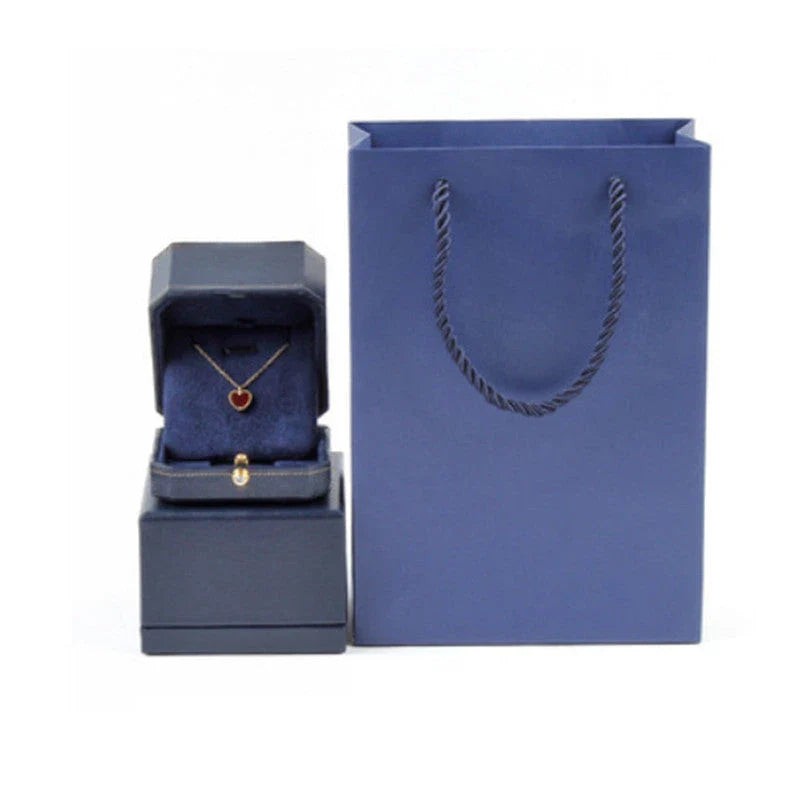 Elegant four-leaf clover necklace with magnetic and detachable design for versatile styling