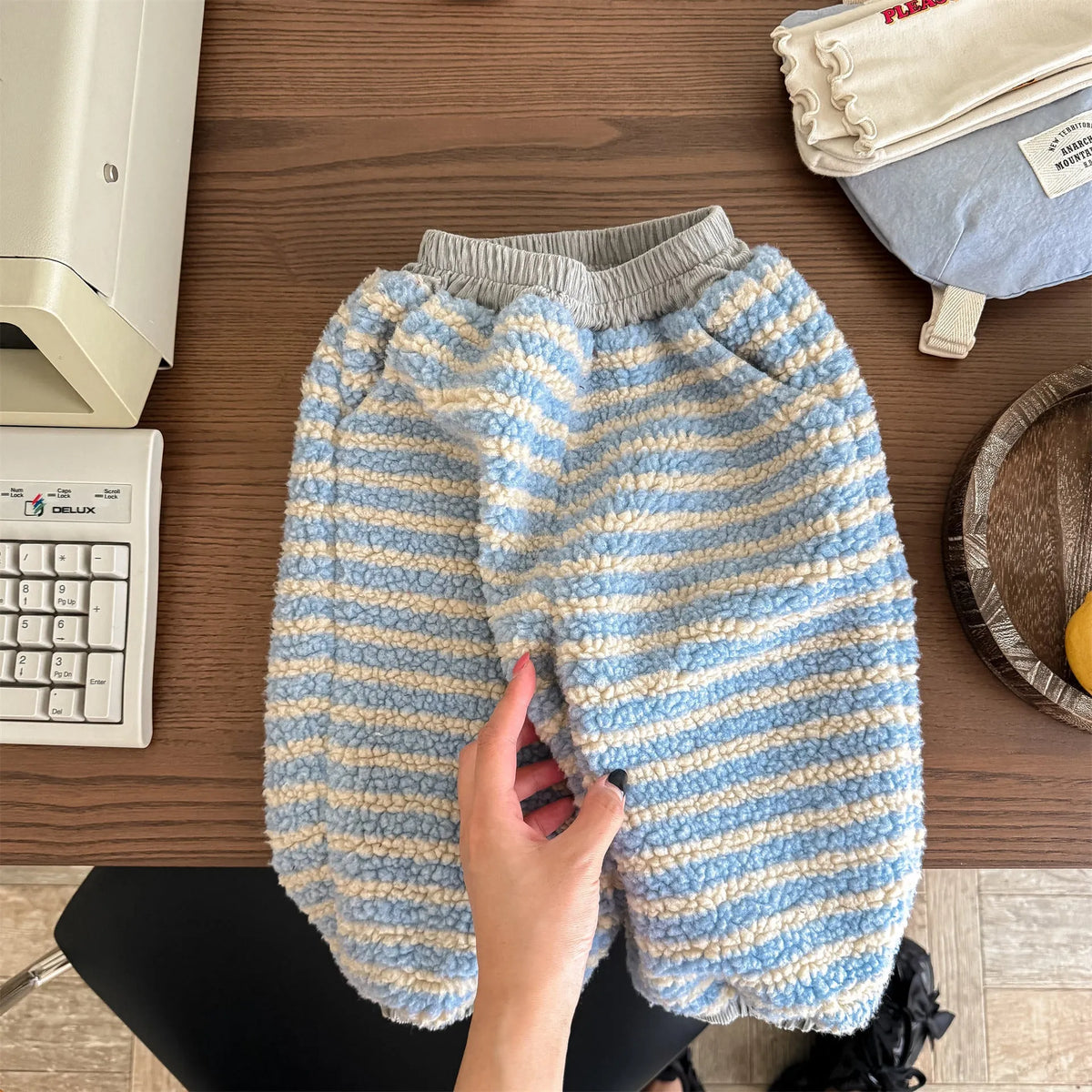Children's fleece-lined harem trousers in beige blue stripes, unisex winter pants with elastic high waist, sizes 80cm to 130cm.