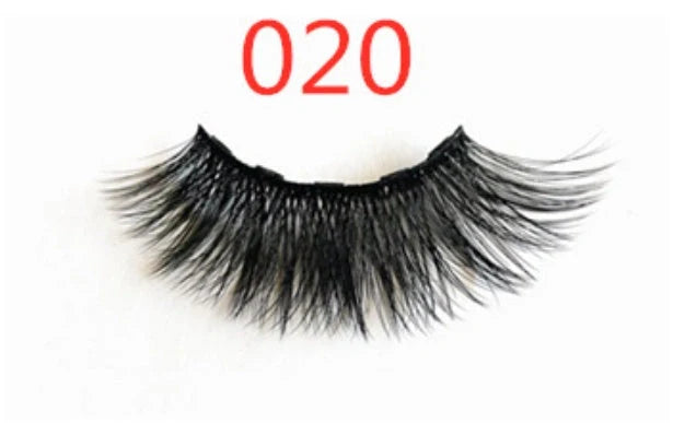Magnetic false eyelashes for a voluminous, natural look without glue.