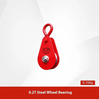 Red lifting pulley with safety latch, forged from A3 steel for industrial use with up to 5000kg load capacity.