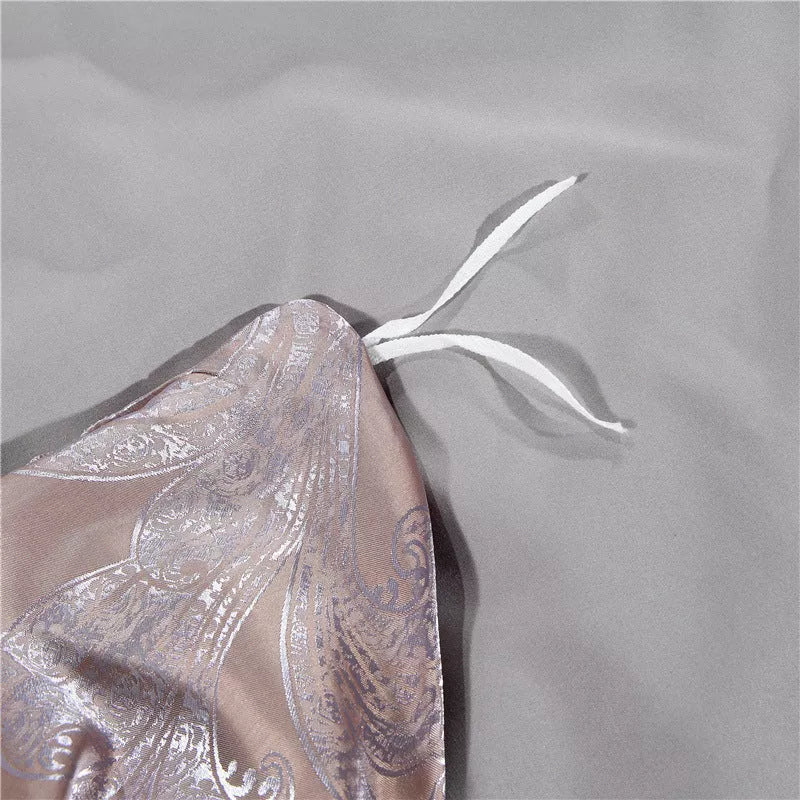 Four-piece jacquard bedding set in polyester fiber with vibrant colors