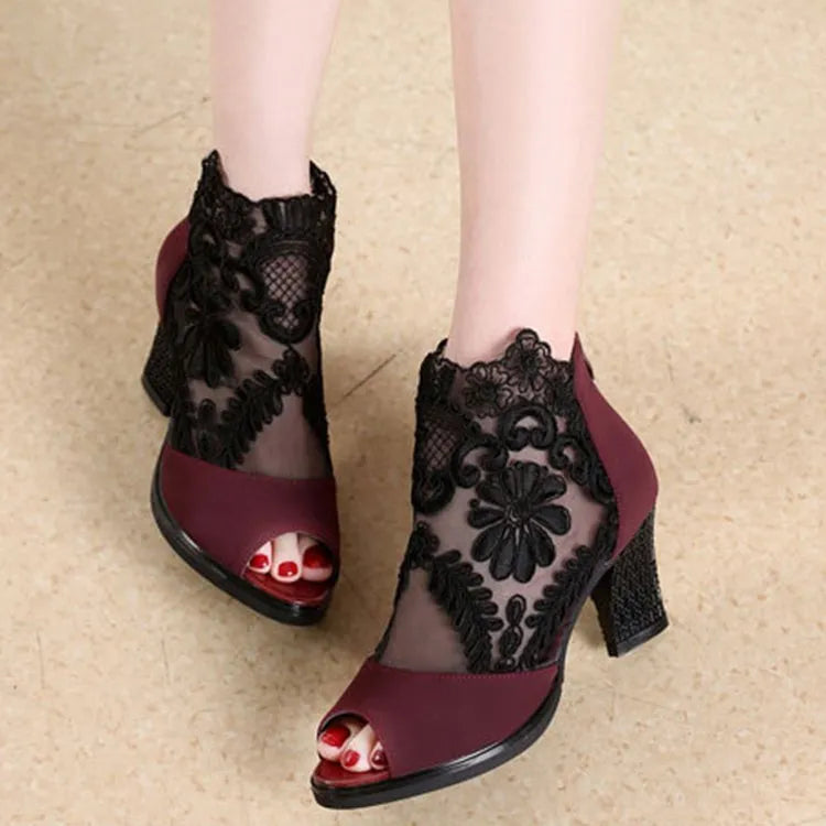 Lucyever women's black gladiator sandals with square heel, zip closure, and floral lace design
