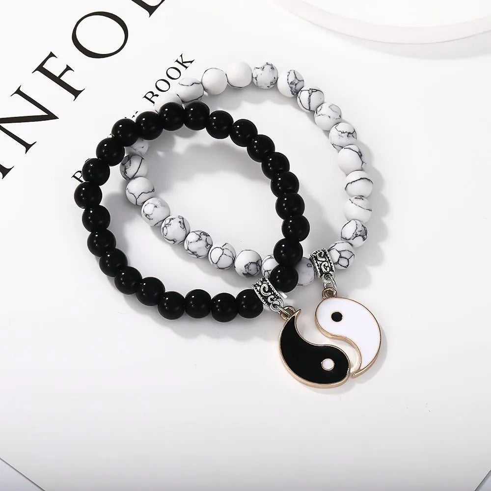 Geometric eight-diagram alloy bracelet with electroplated finish for unisex fashion wear